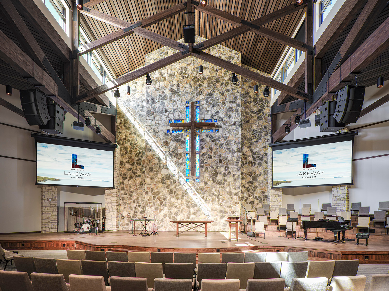 The Lakeway Church