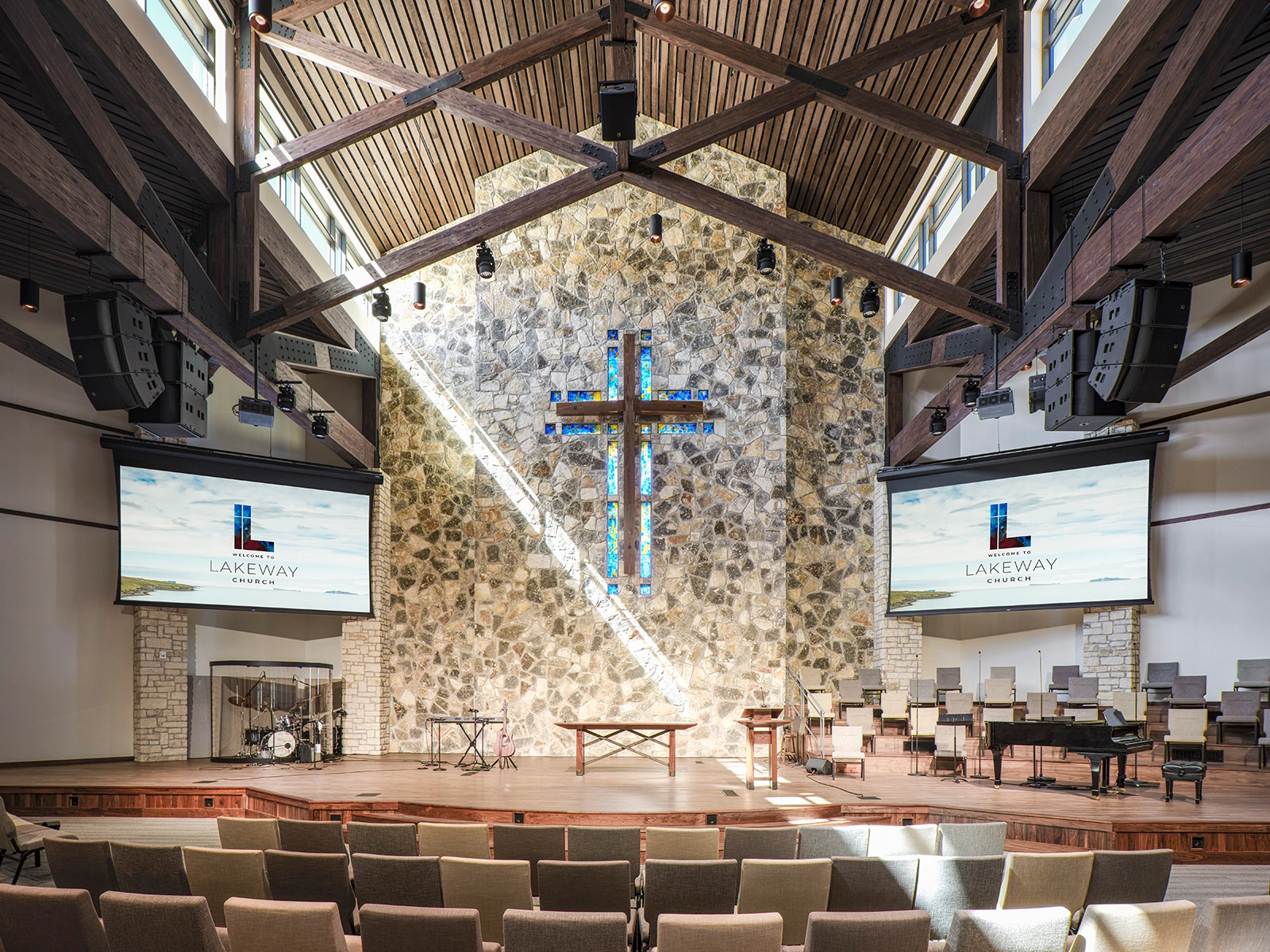 The Lakeway Church