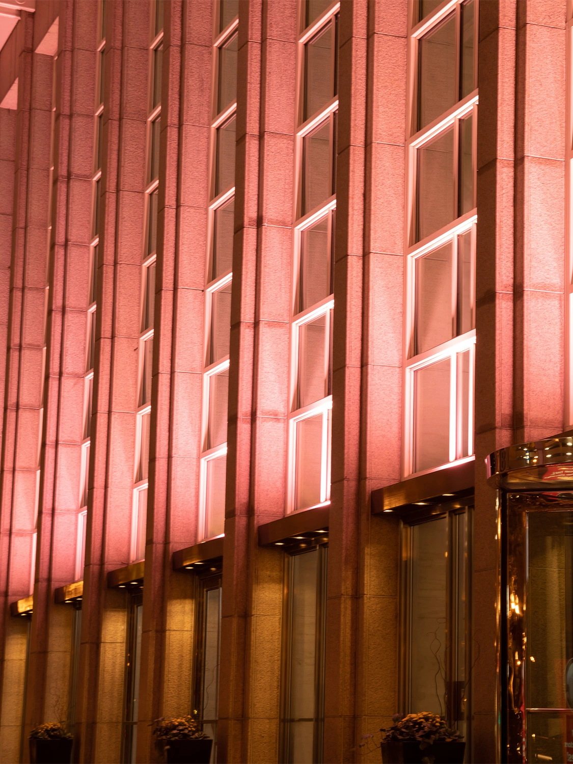 Exteria Lighting Bolt RGBL floodlights providing color-changing facade lighting at 181 West Madison, Chicago